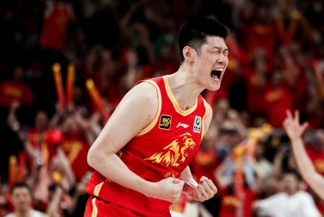 美媒曝3方交易方案：詹姆斯父子回骑士、湖人得墨菲等4将！